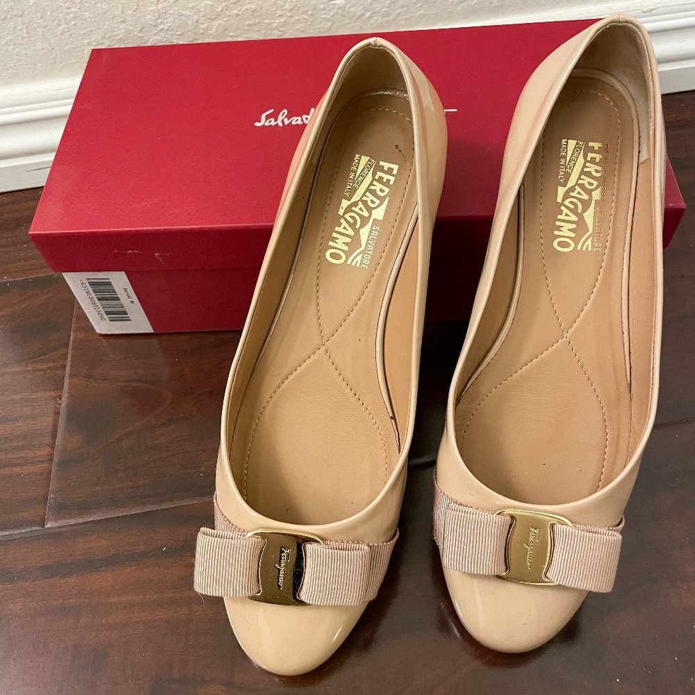 Salvatore Ferragamo Women's Varina Flat, New Bisque, 39 EU/9 US